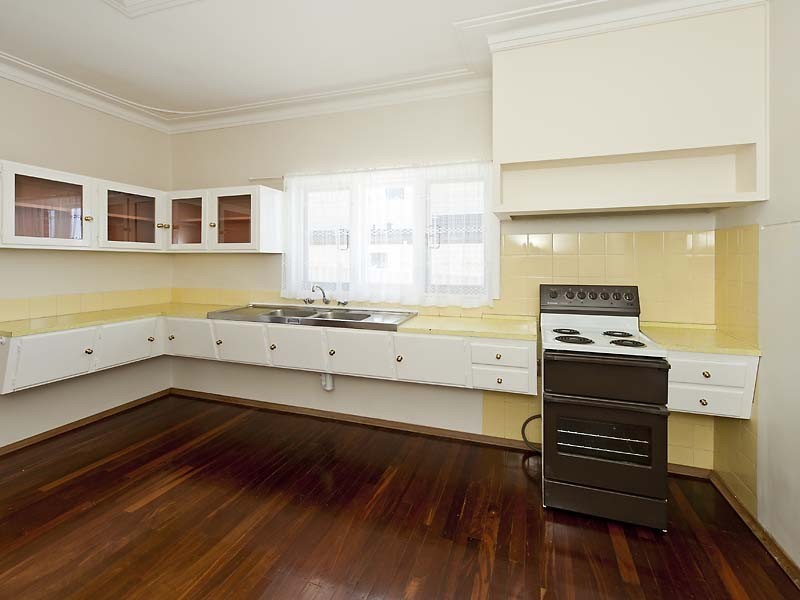 23 Holman St, Melville WA 6156