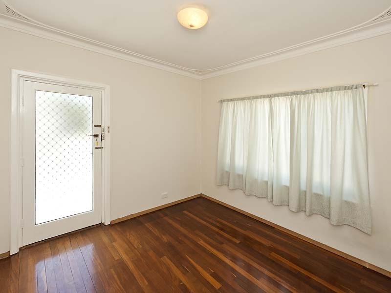 23 Holman St, Melville WA 6156