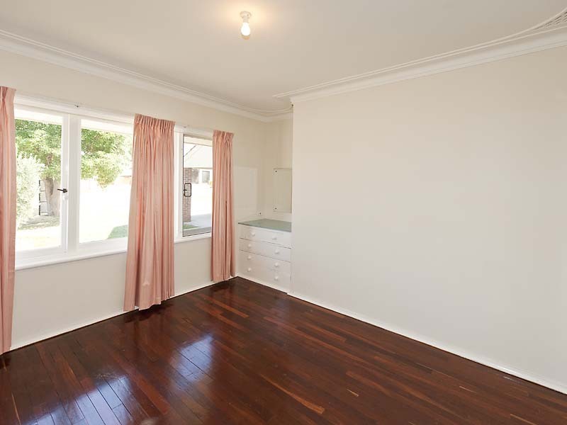 23 Holman St, Melville WA 6156