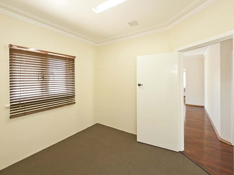 23 Holman St, Melville WA 6156