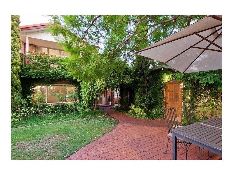 25 Doney Street, Alfred Cove WA 6154