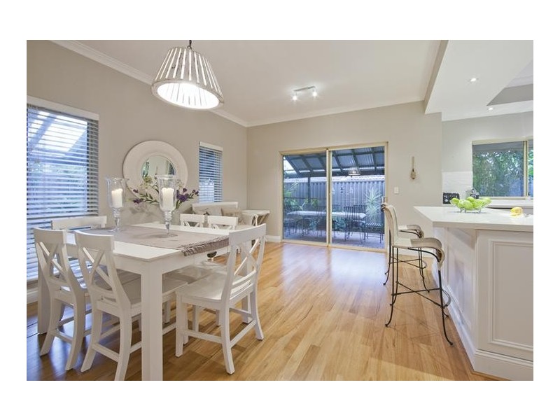 25 Doney Street, Alfred Cove WA 6154