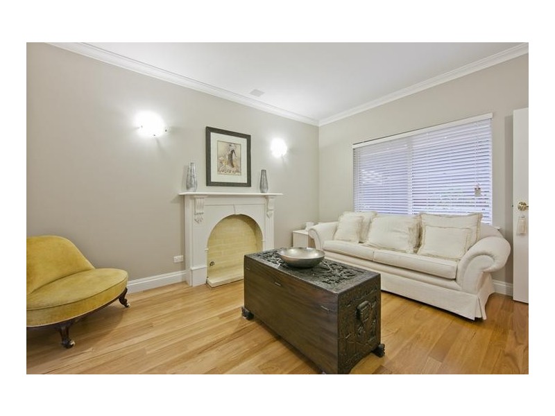 25 Doney Street, Alfred Cove WA 6154