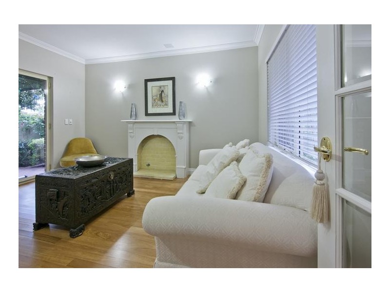 25 Doney Street, Alfred Cove WA 6154