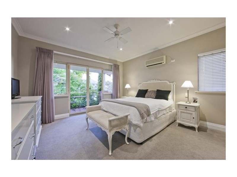 25 Doney Street, Alfred Cove WA 6154