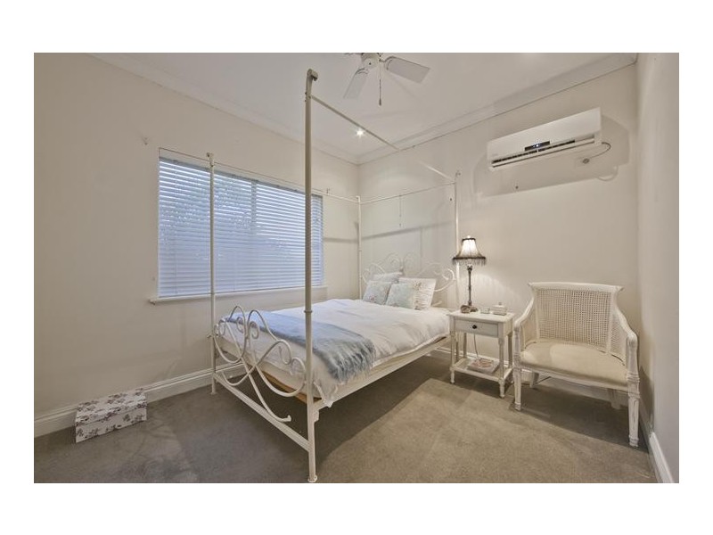 25 Doney Street, Alfred Cove WA 6154