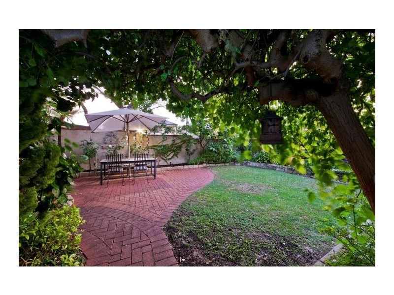 25 Doney Street, Alfred Cove WA 6154