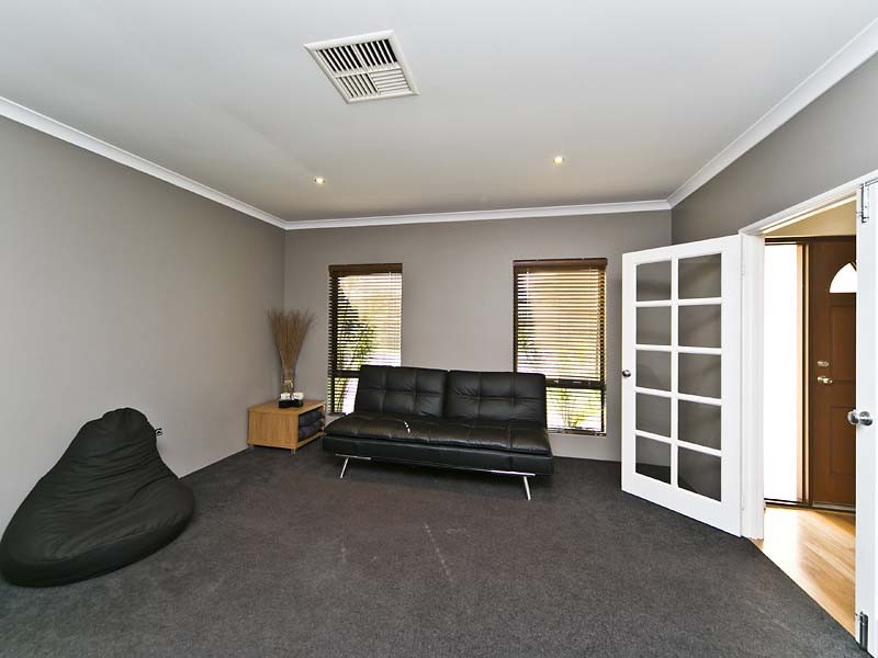 30 Pelham Gardens, Canning Vale WA 6155