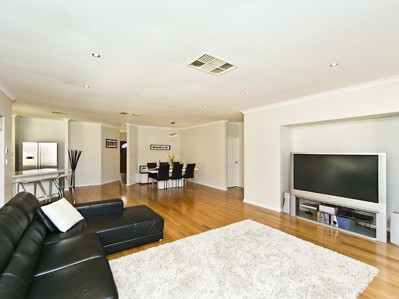 30 Pelham Gardens, Canning Vale WA 6155