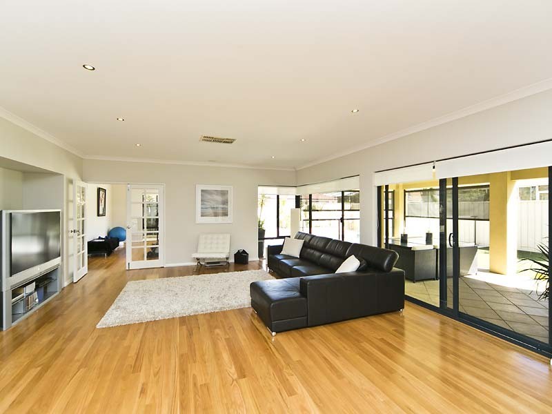 30 Pelham Gardens, Canning Vale WA 6155