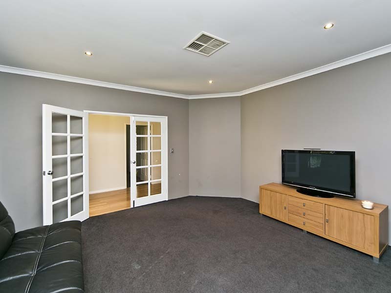 30 Pelham Gardens, Canning Vale WA 6155