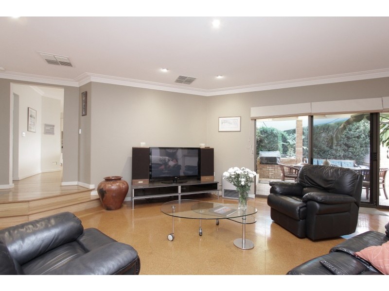 6 Ennis Court, Waterford WA 6152