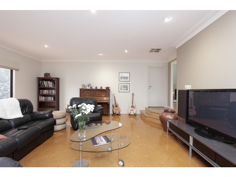 6 Ennis Court, Waterford WA 6152