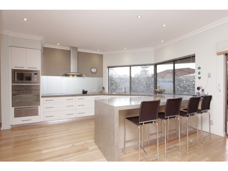 6 Ennis Court, Waterford WA 6152