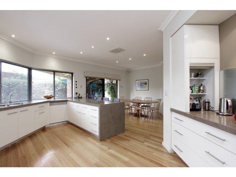 6 Ennis Court, Waterford WA 6152