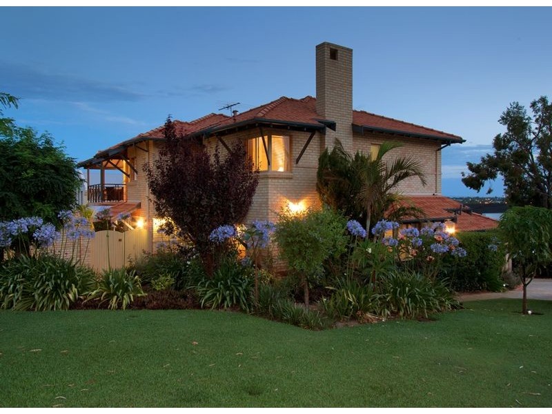 7 CREST AVENUE, Mount Pleasant WA 6153