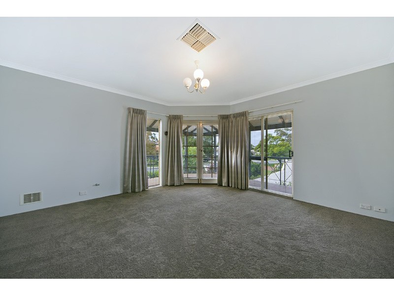 7 CREST AVENUE, Mount Pleasant WA 6153