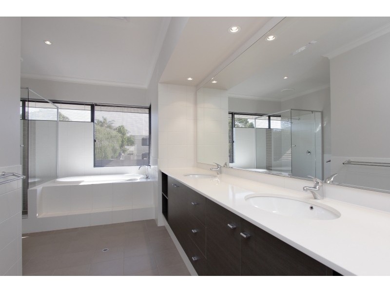 34 Williams Road, Melville WA 6156