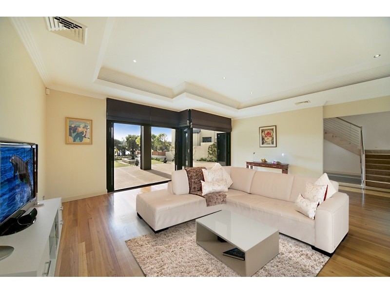 115 Riverton Dve West, Rossmoyne WA 6148