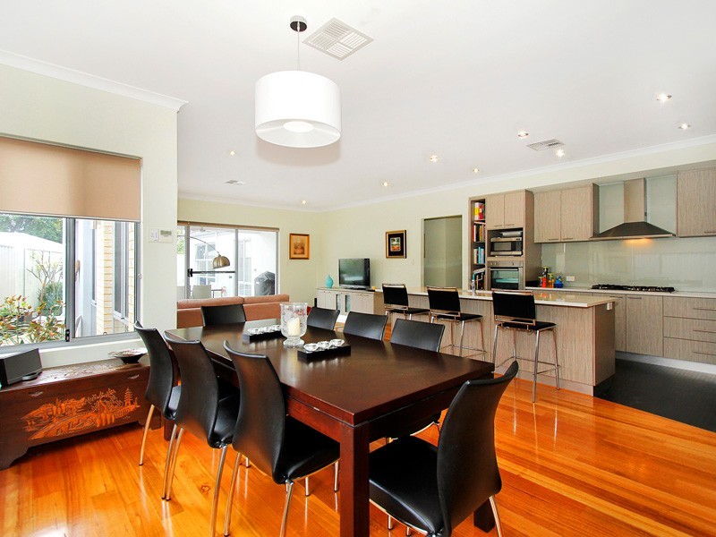 20A Williams Road, Melville WA 6156