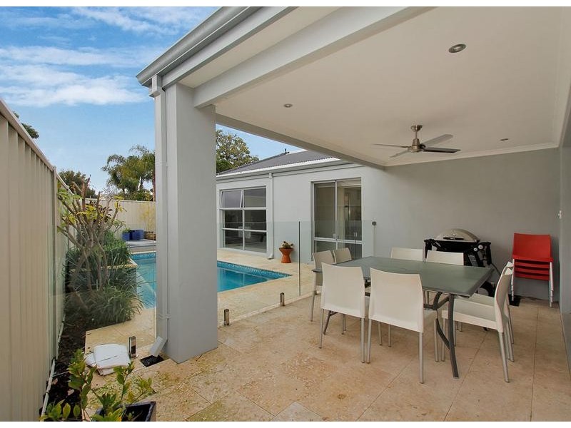 20A Williams Road, Melville WA 6156