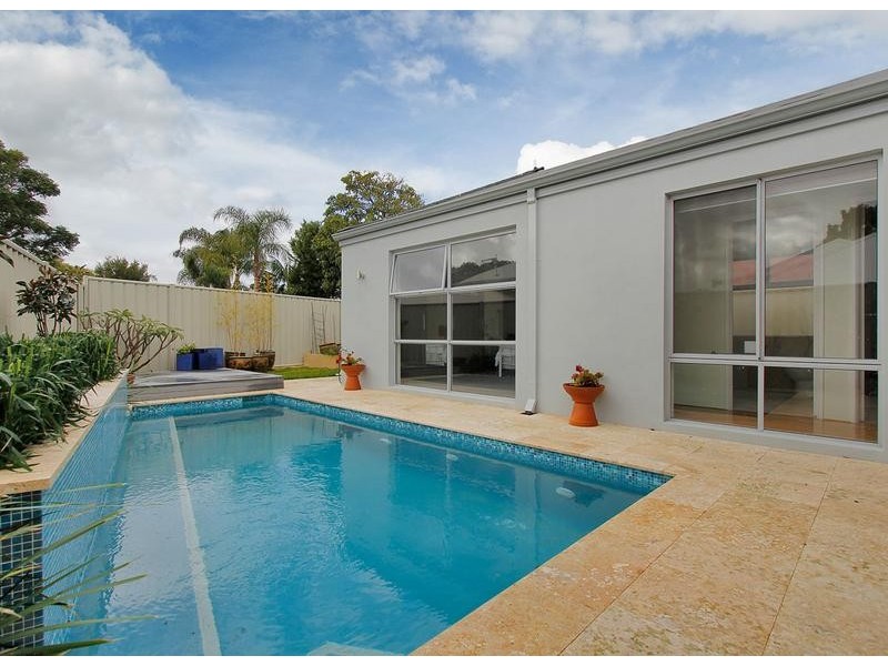 20A Williams Road, Melville WA 6156