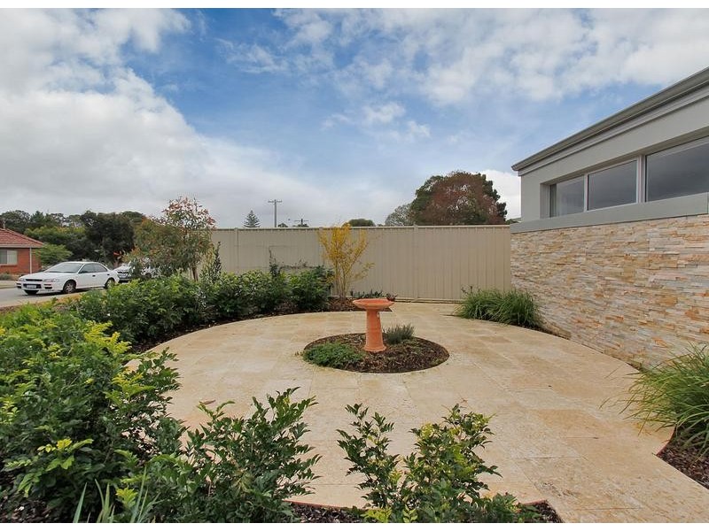 20A Williams Road, Melville WA 6156