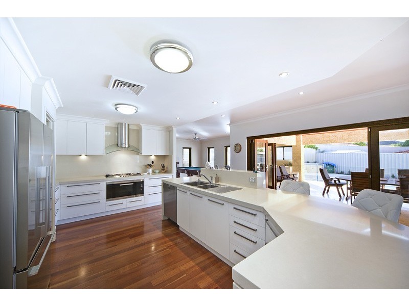 6 Woods Close, Winthrop WA 6150