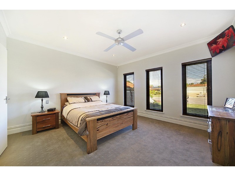 6 Woods Close, Winthrop WA 6150