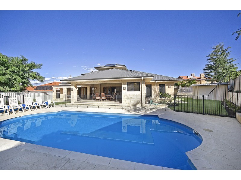 6 Woods Close, Winthrop WA 6150