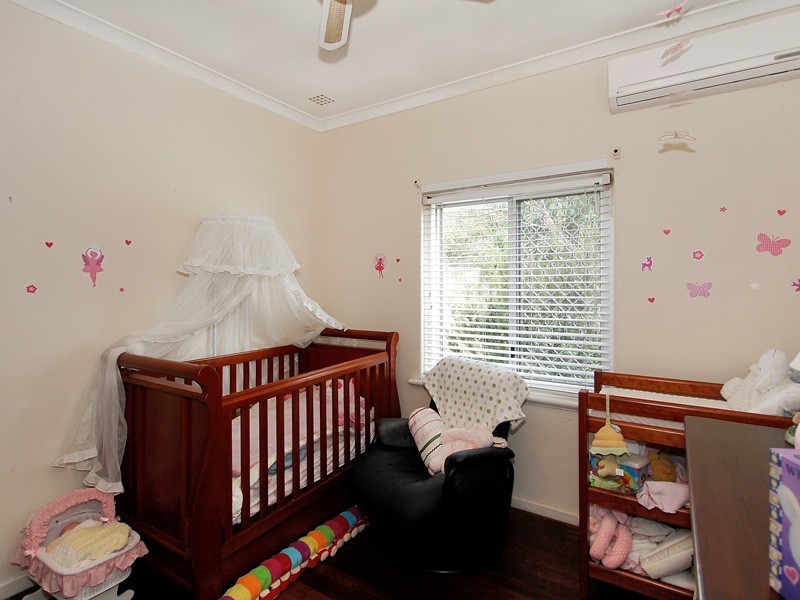 2 Perkins Road, Melville WA 6156