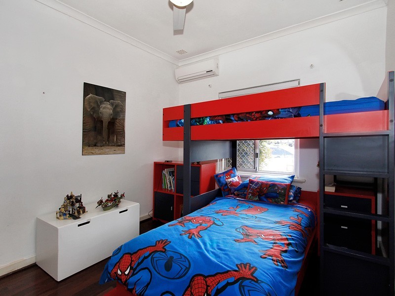 2 Perkins Road, Melville WA 6156