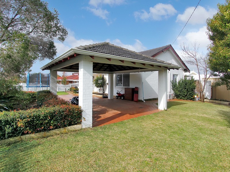 2 Perkins Road, Melville WA 6156