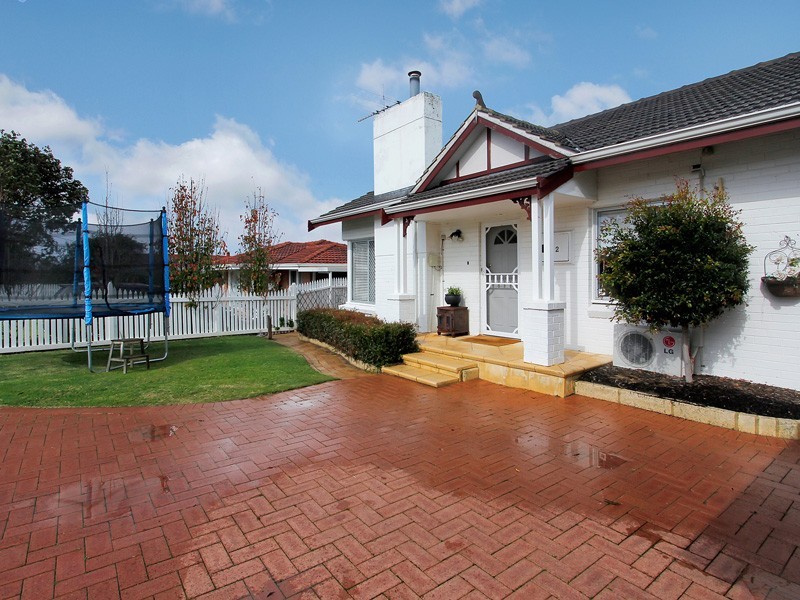 2 Perkins Road, Melville WA 6156