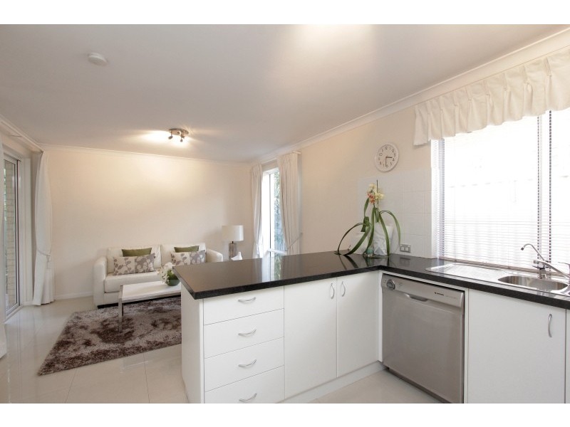 4/48 Thelma Street, Como WA 6152