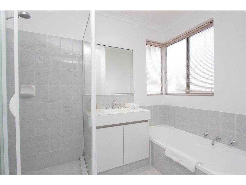 4/48 Thelma Street, Como WA 6152