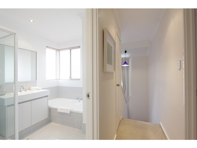 4/48 Thelma Street, Como WA 6152