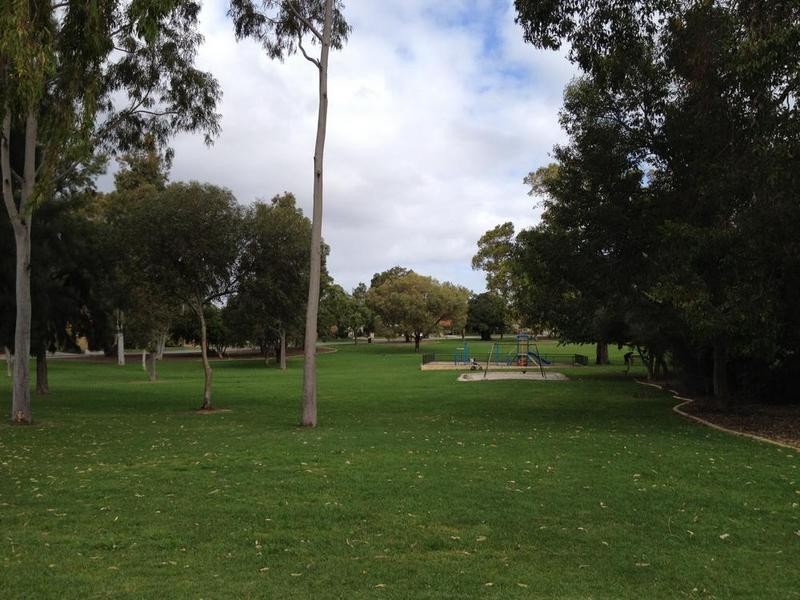 18a Knox Crescent, Melville WA 6156