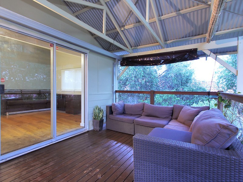 11 Harfoot St, Willagee WA 6156