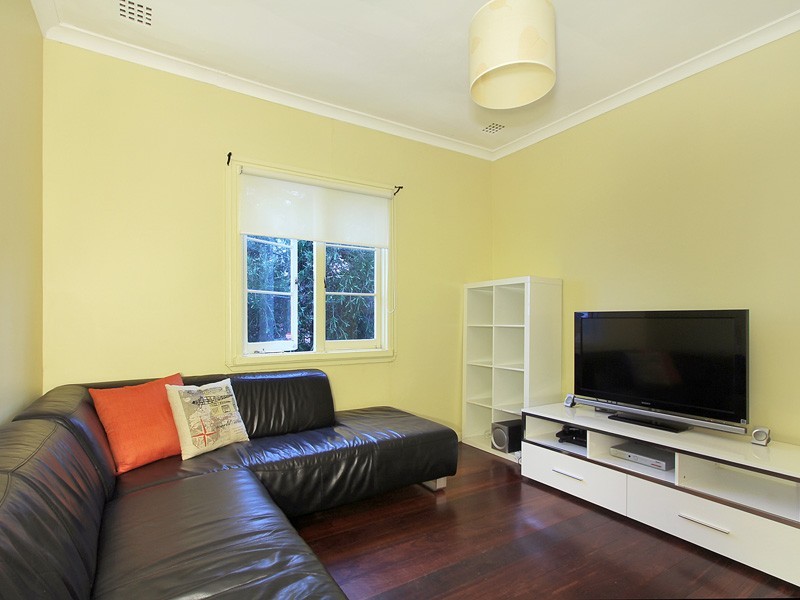 11 Harfoot St, Willagee WA 6156