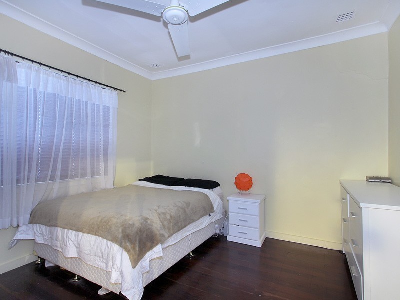 11 Harfoot St, Willagee WA 6156