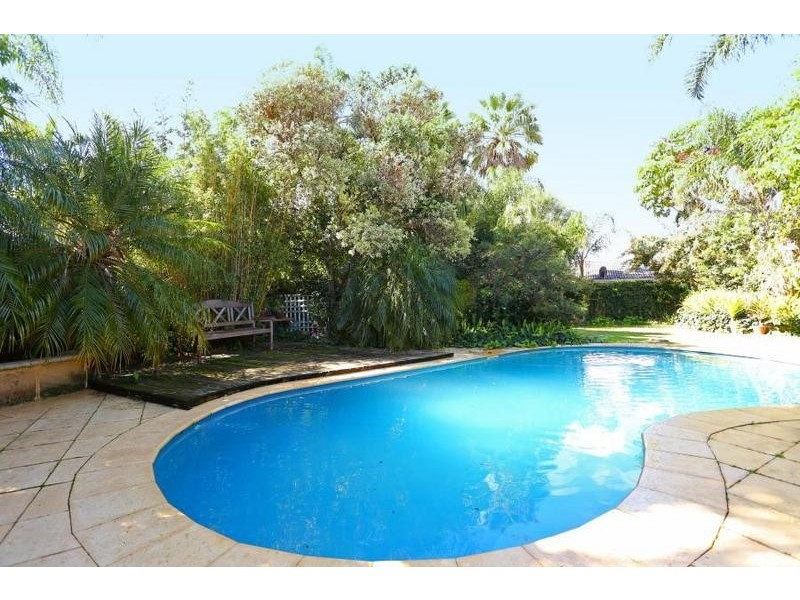 49 Warragoon Crescent, Attadale WA 6156