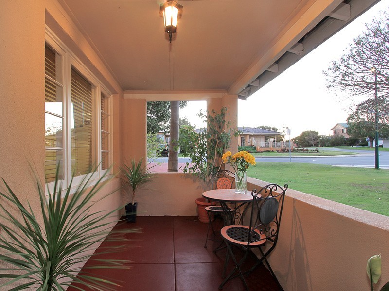 9 Queens Road, Mount Pleasant WA 6153