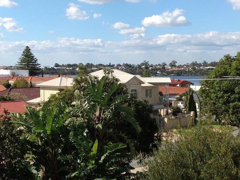 9 Queens Road, Mount Pleasant WA 6153