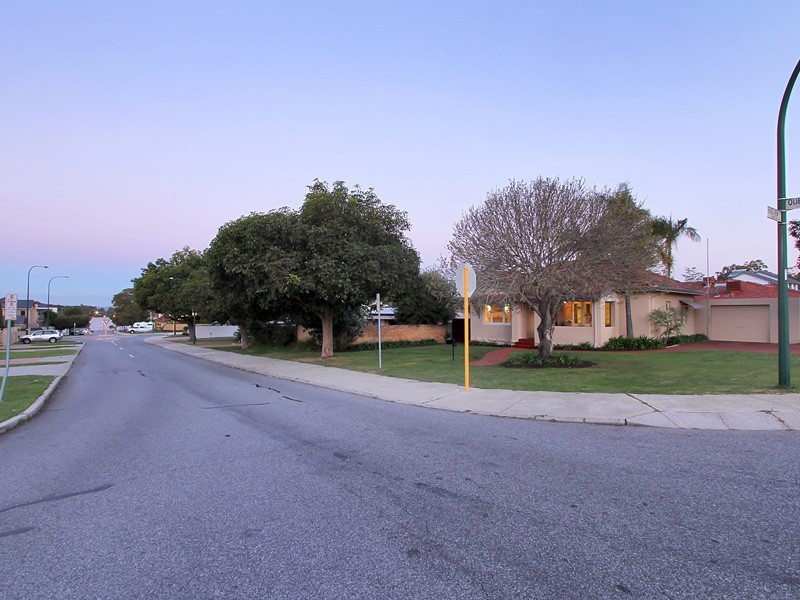 9 Queens Road, Mount Pleasant WA 6153