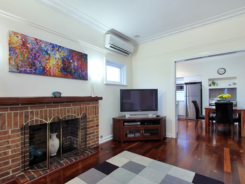 9 Queens Road, Mount Pleasant WA 6153