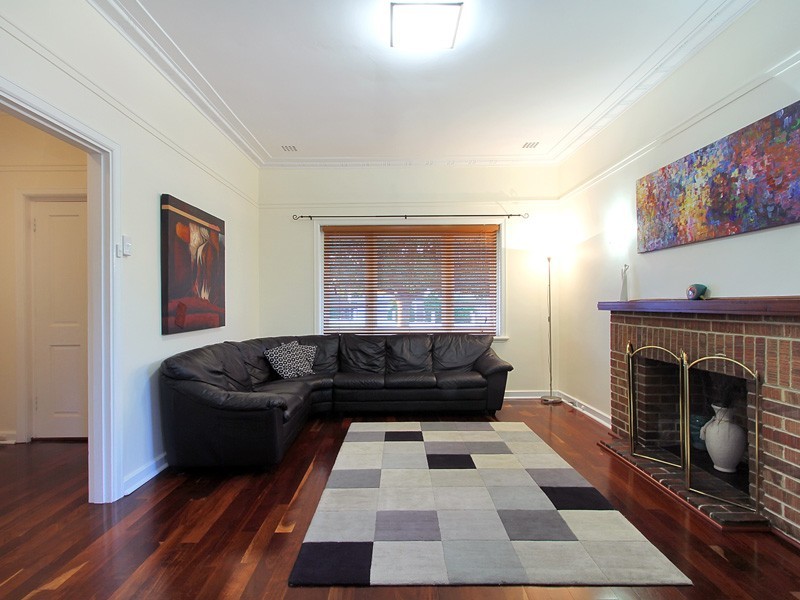 9 Queens Road, Mount Pleasant WA 6153