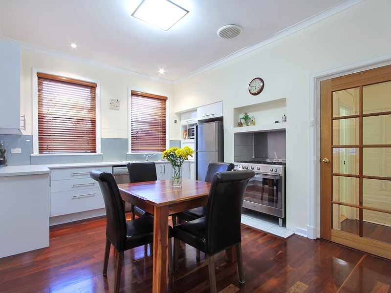 9 Queens Road, Mount Pleasant WA 6153