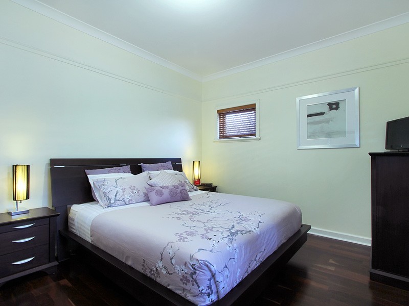 9 Queens Road, Mount Pleasant WA 6153