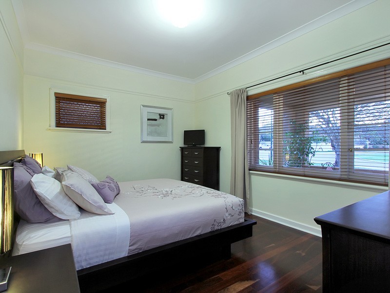 9 Queens Road, Mount Pleasant WA 6153